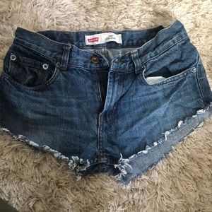 Vintage Levi’s cut off shorts